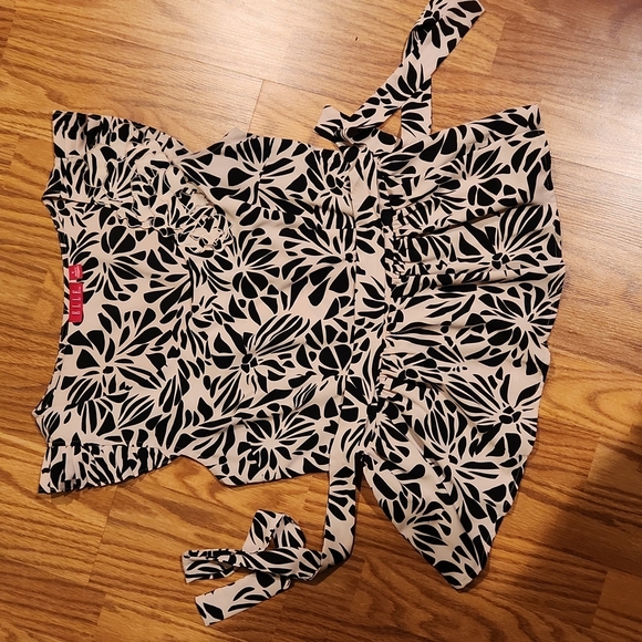 Elle Blouse with Tie - Picture 1 of 4